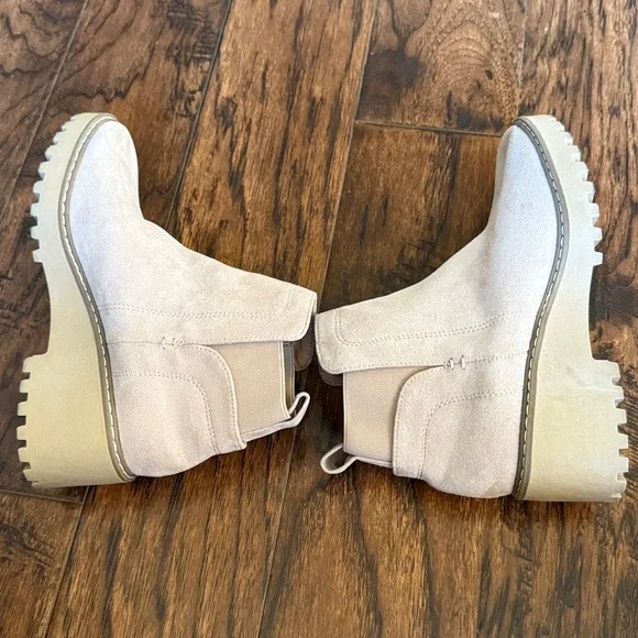 Dolce Vita Cream Riella Ankle Boots, size 7 - Picture 7 of 7